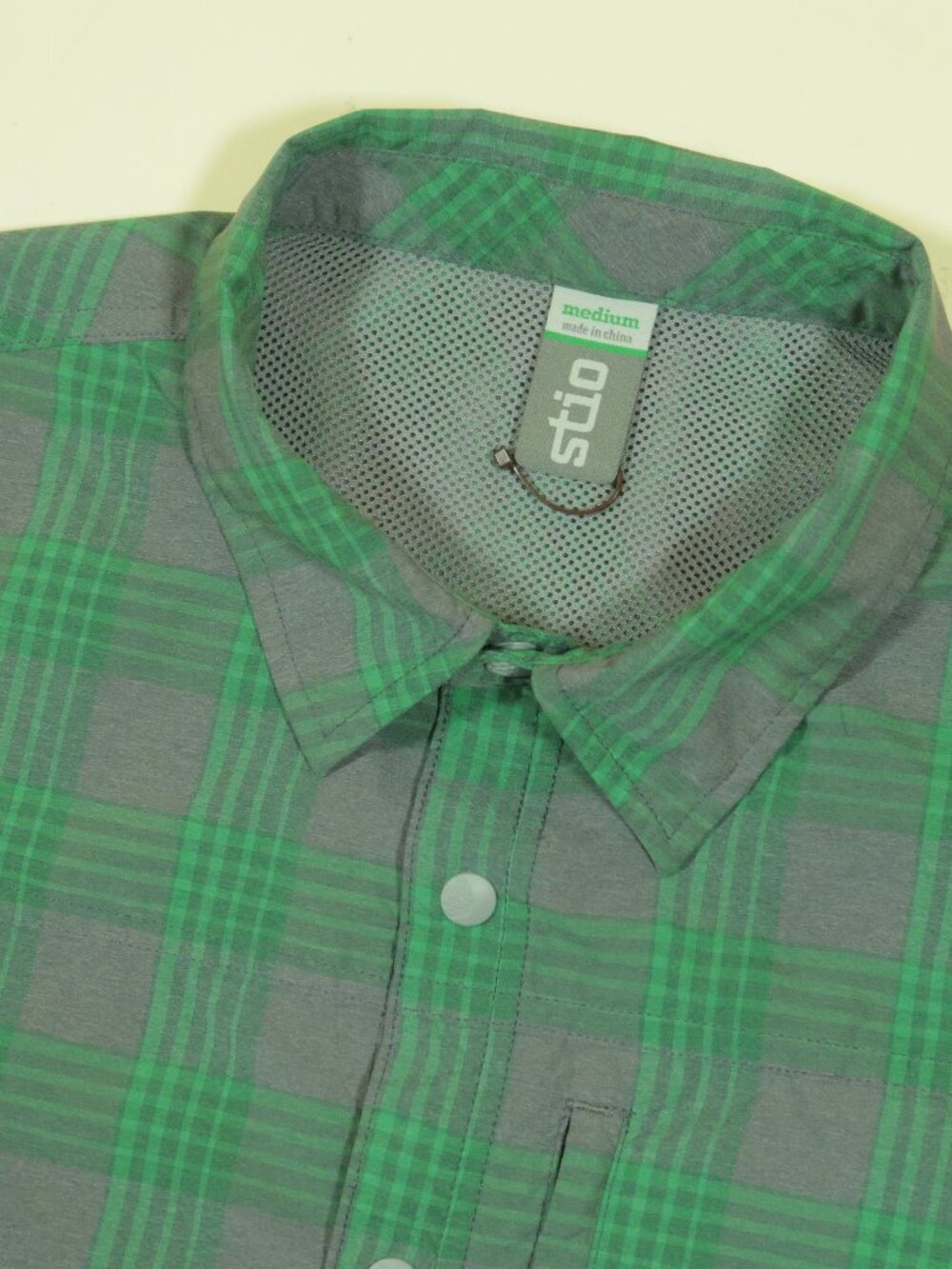 Stio Hagen Trail Shirt Mens M Green Gray Plaid Short Sleeve Tech Vented Mesh